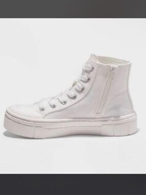 MAD LOVE Sneakers Women's White High
Top Platform Lace Up Shoes Size 9